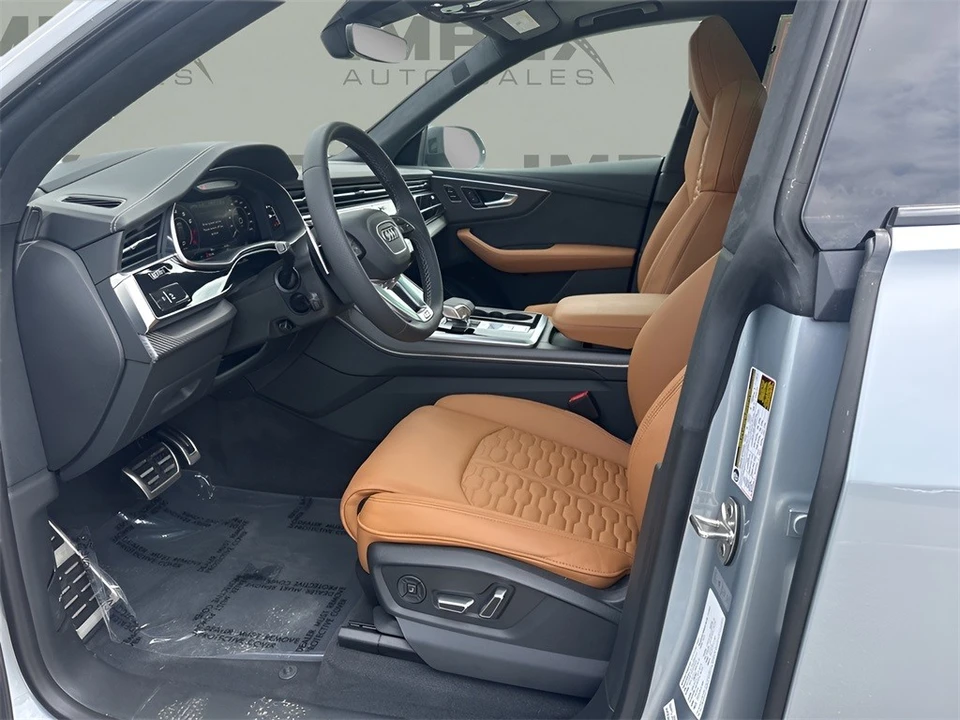 2025 Audi RS Q8 Performance - Image 9 of 12