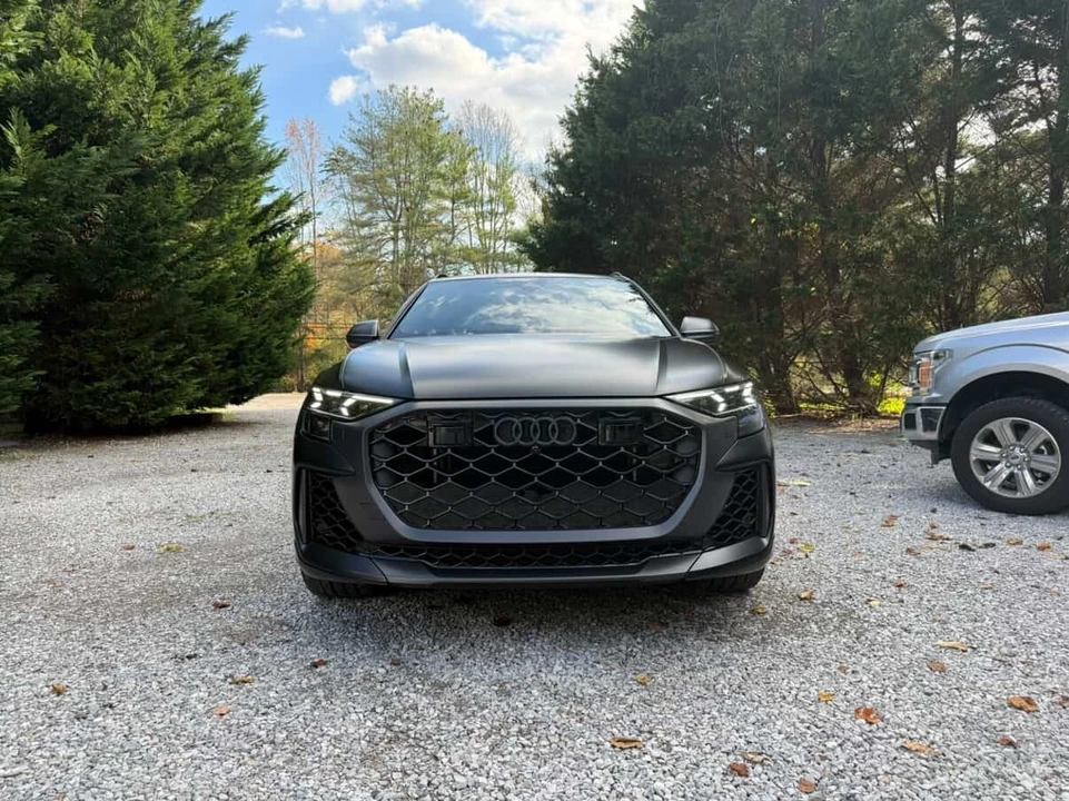 2025 Audi RS Q8 Performance - Image 8 of 12