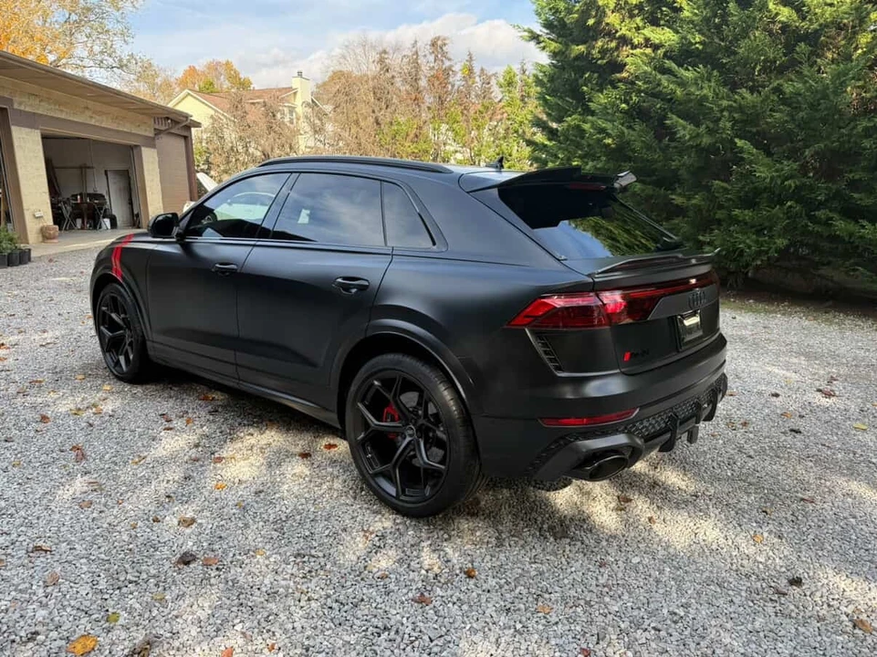 2025 Audi RS Q8 Performance - Image 3 of 12