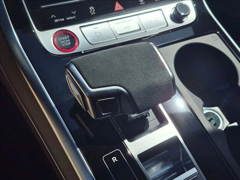 2025 Audi RS Q8 Performance - Image 6 of 20
