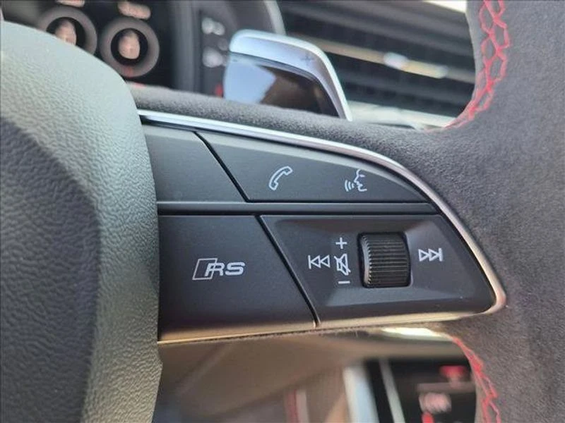 2025 Audi RS Q8 Performance - Image 13 of 20