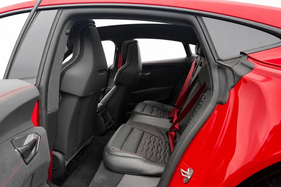 2025 Audi RS e-tron GT - Image 8 of 10