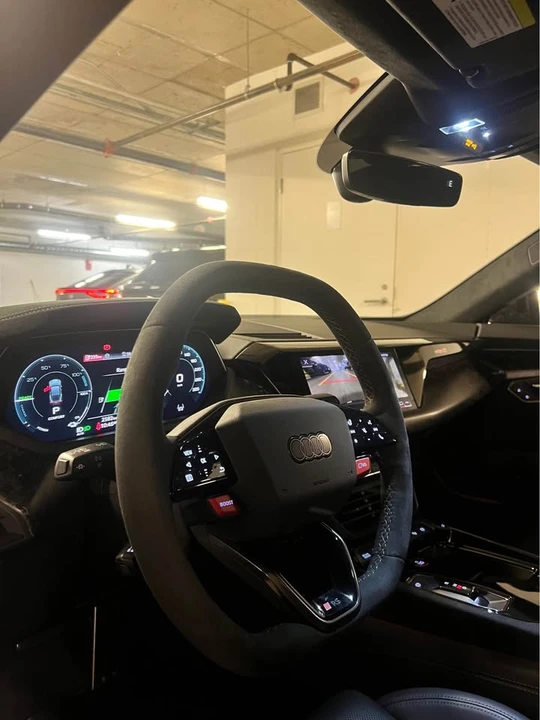 2025 Audi RS e-tron GT - Image 8 of 13