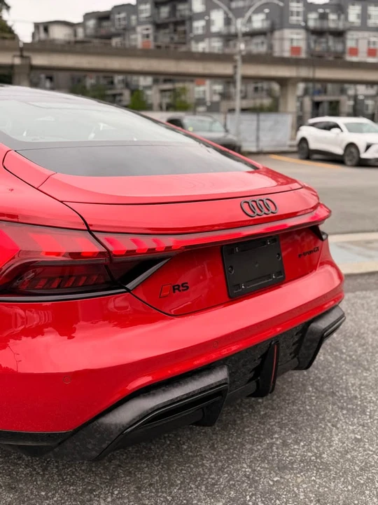 2025 Audi RS e-tron GT - Image 5 of 17