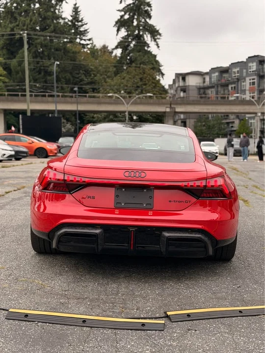2025 Audi RS e-tron GT - Image 7 of 17