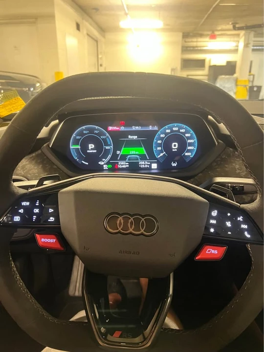 2025 Audi RS e-tron GT - Image 9 of 13