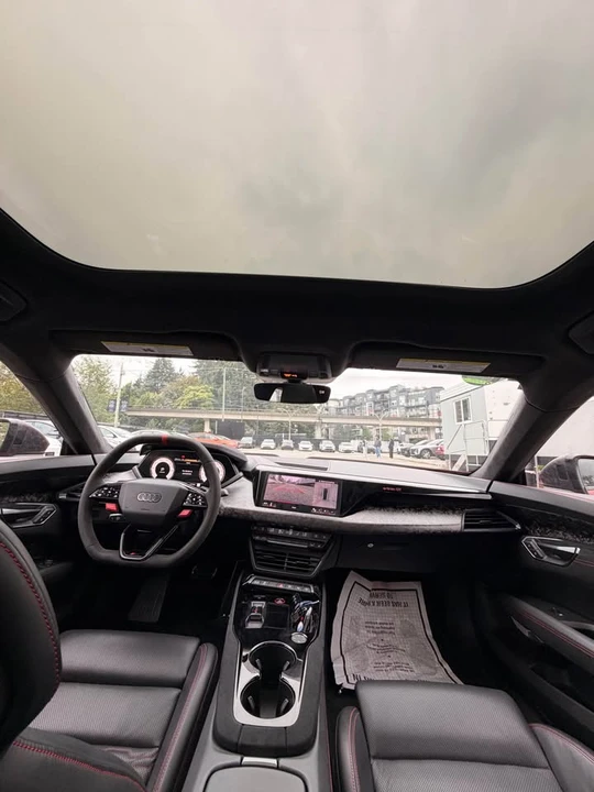2025 Audi RS e-tron GT - Image 9 of 17