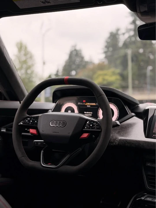 2025 Audi RS e-tron GT - Image 11 of 17