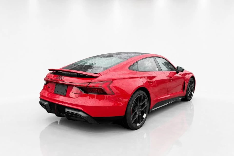 2025 Audi RS e-tron GT - Image 8 of 11