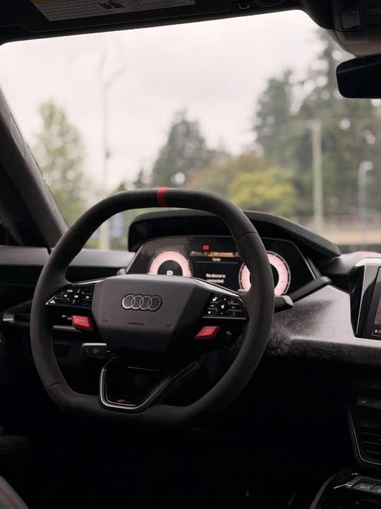 2025 Audi RS e-tron GT - Image 7 of 14