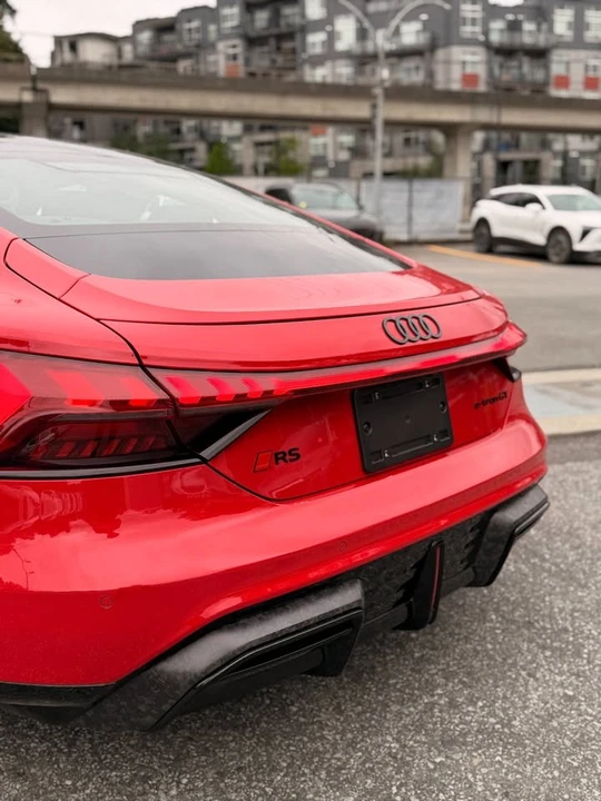 2025 Audi RS e-tron GT - Image 13 of 14