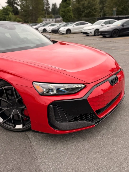 2025 Audi RS e-tron GT - Image 12 of 14