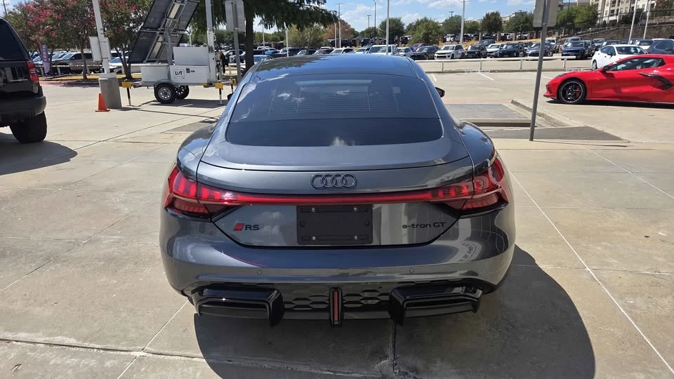2025 Audi RS e-tron GT - Image 7 of 16