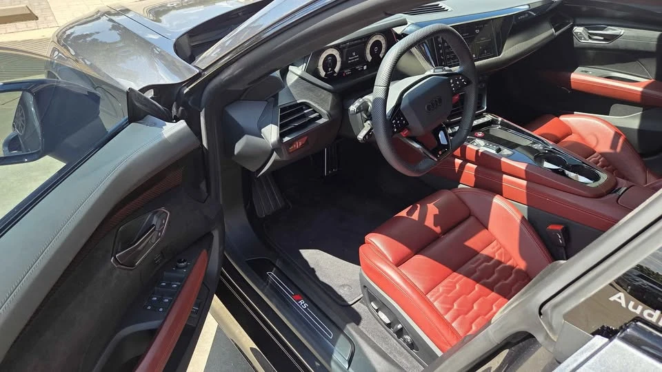 2025 Audi RS e-tron GT - Image 10 of 16