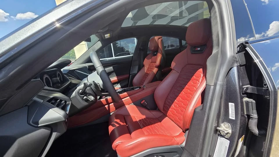2025 Audi RS e-tron GT - Image 11 of 16