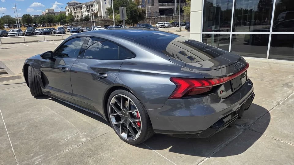 2025 Audi RS e-tron GT - Image 8 of 16
