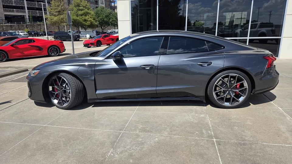 2025 Audi RS e-tron GT - Image 9 of 16