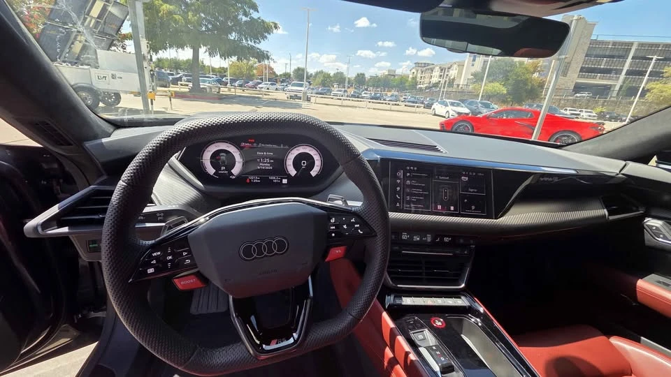 2025 Audi RS e-tron GT - Image 13 of 16