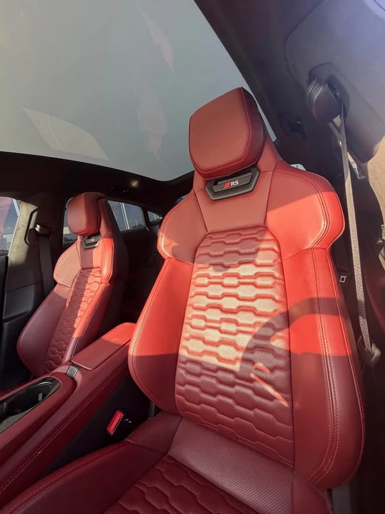 2025 Audi RS e-tron GT - Image 9 of 17