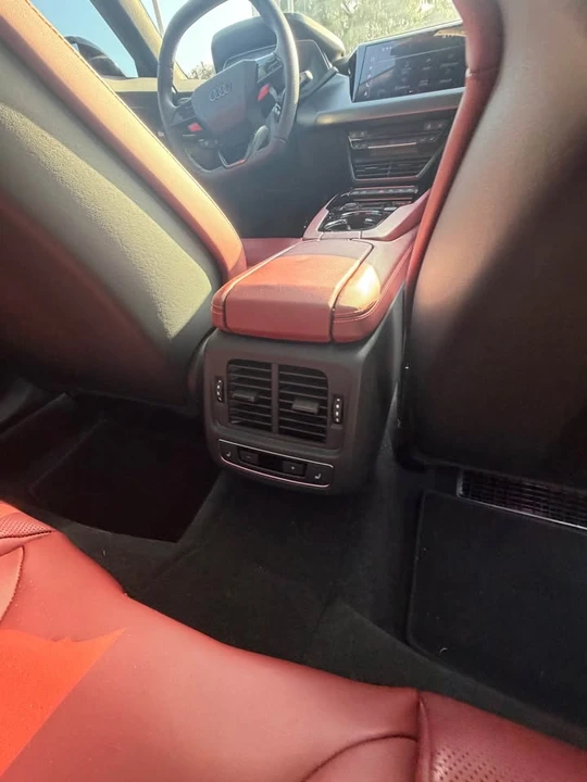 2025 Audi RS e-tron GT - Image 7 of 17