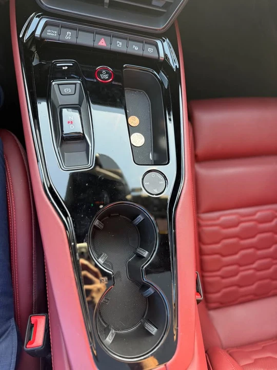 2025 Audi RS e-tron GT - Image 17 of 17