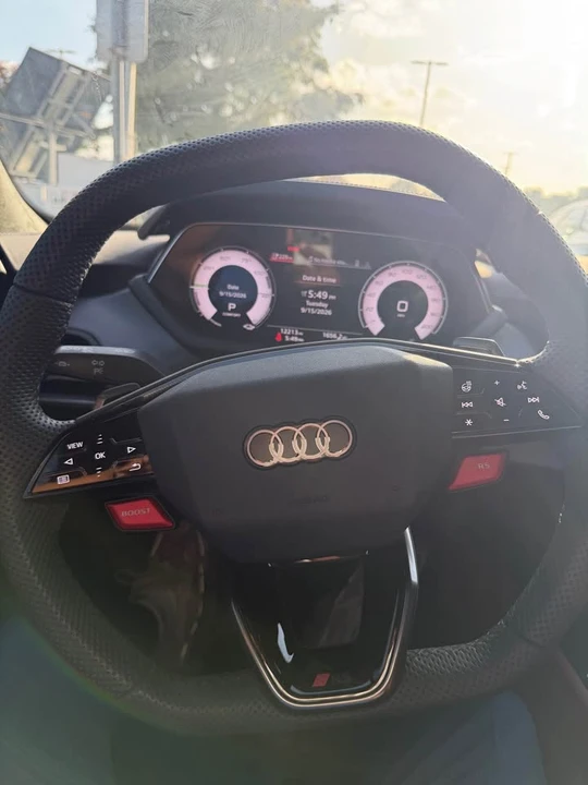 2025 Audi RS e-tron GT - Image 13 of 17