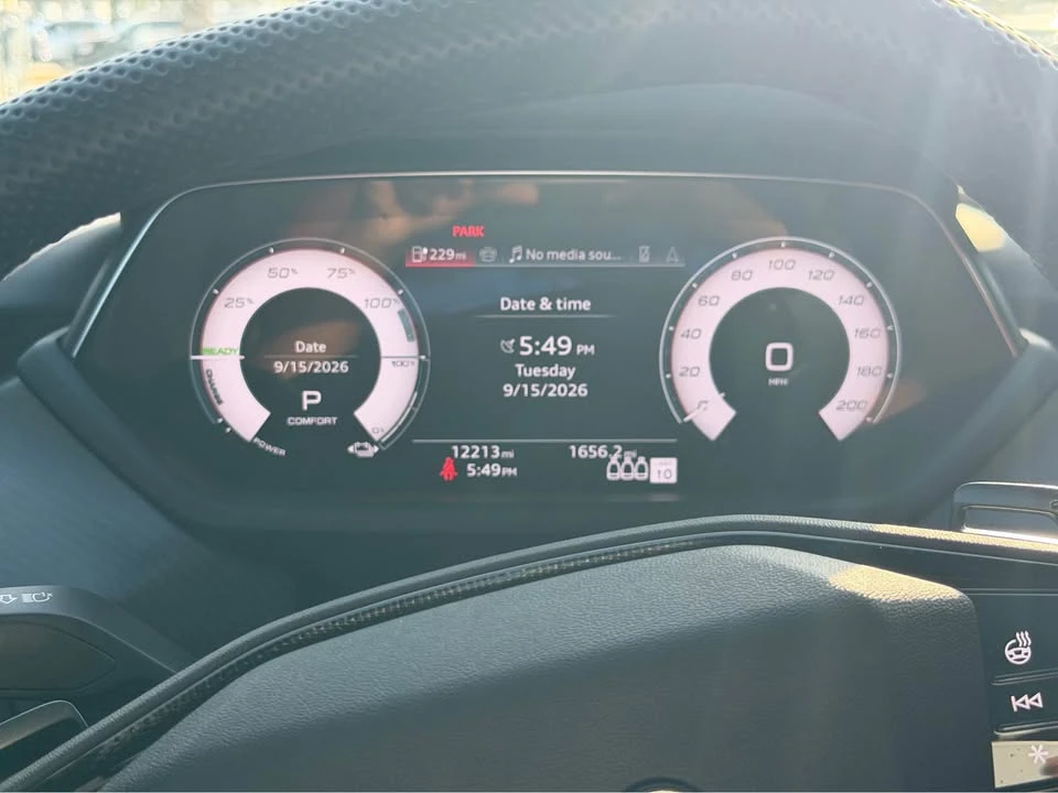 2025 Audi RS e-tron GT - Image 12 of 17