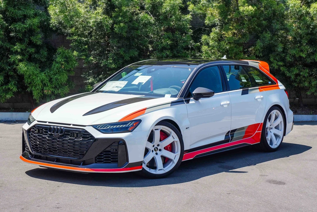2025 Audi C8 RS6 - Image 2 of 31