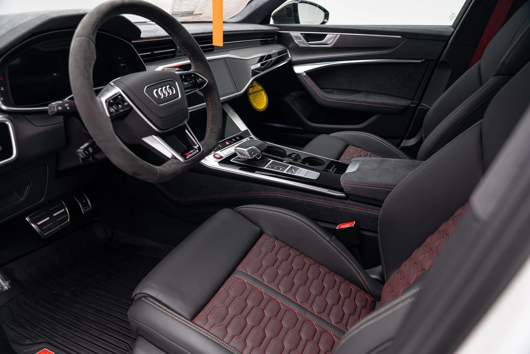 2025 Audi C8 RS6 - Image 29 of 31