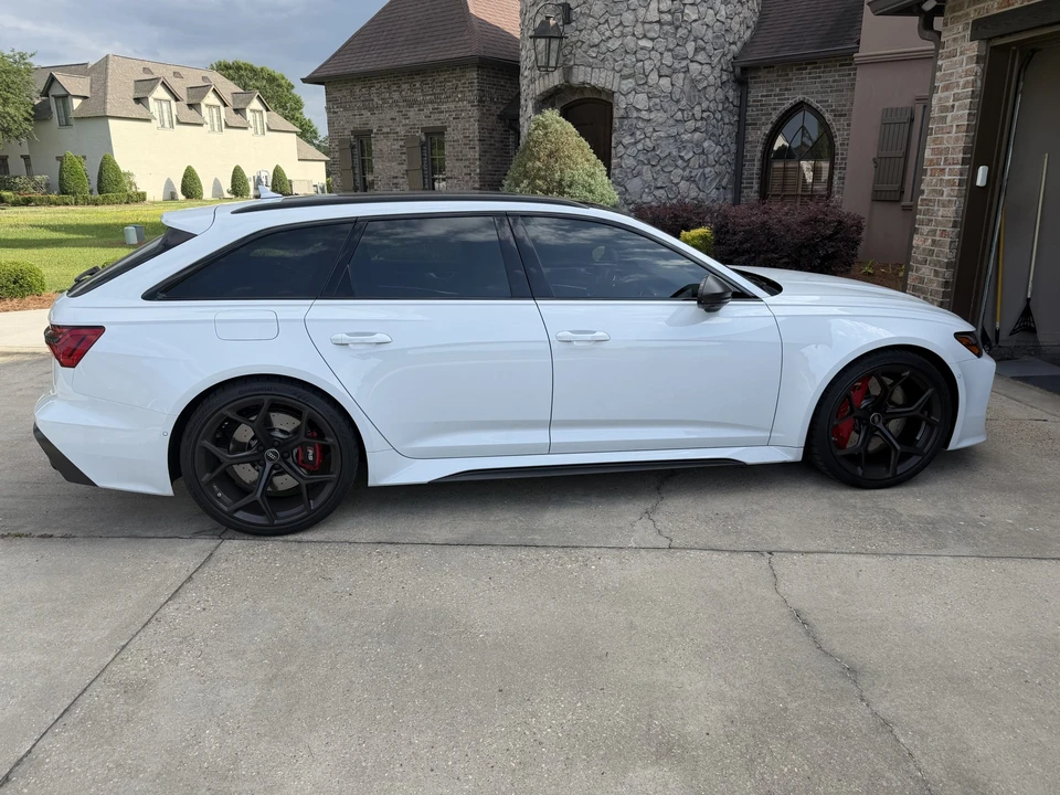2025 Audi C8 RS6 - Image 9 of 31