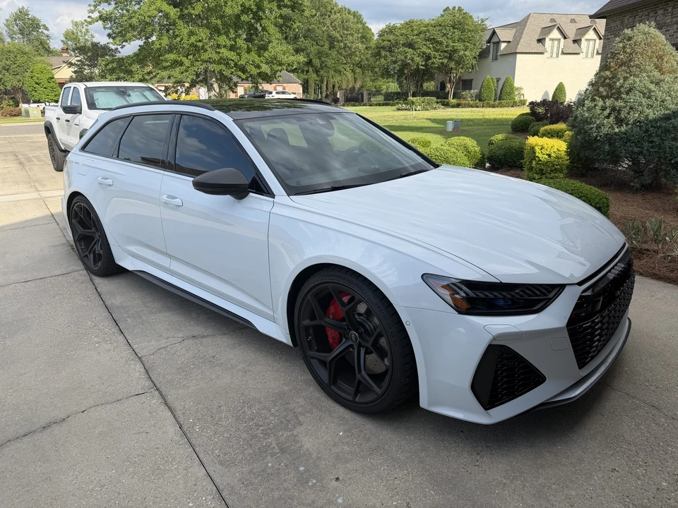2025 Audi C8 RS6 - Image 2 of 31