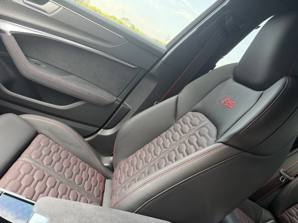 2025 Audi C8 RS6 - Image 28 of 31