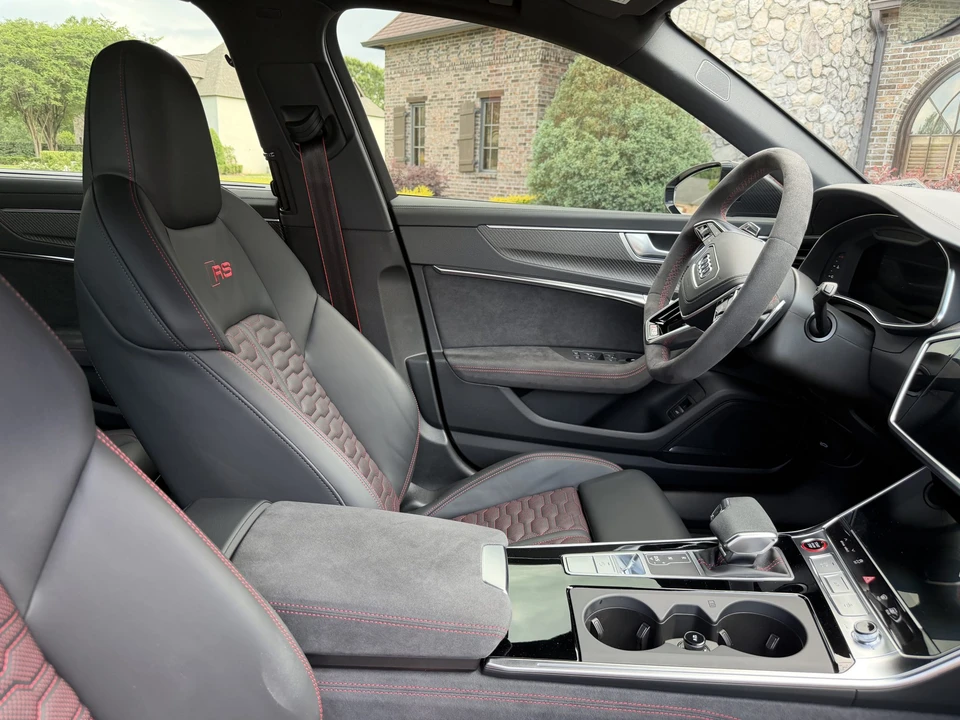 2025 Audi C8 RS6 - Image 27 of 31