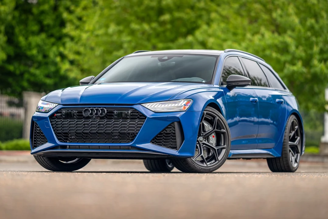 2025 Audi C8 RS6 - Image 2 of 31