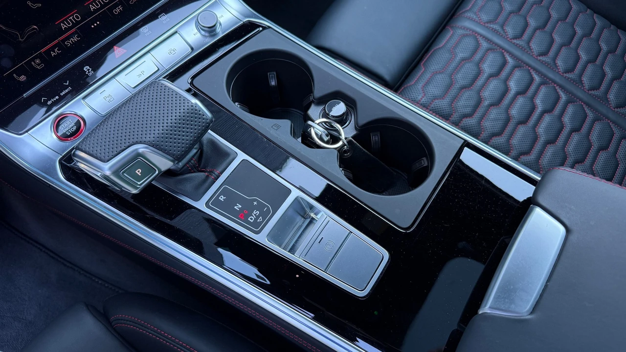 2025 Audi C8 RS6 - Image 17 of 19