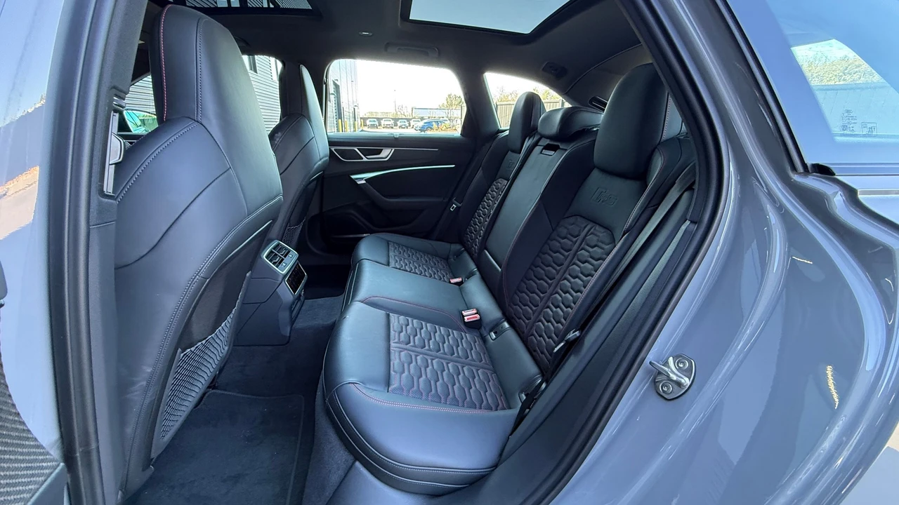 2025 Audi C8 RS6 - Image 18 of 19