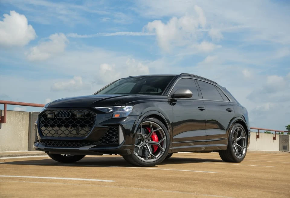 2025 Audi RS Q8 - Image 2 of 19