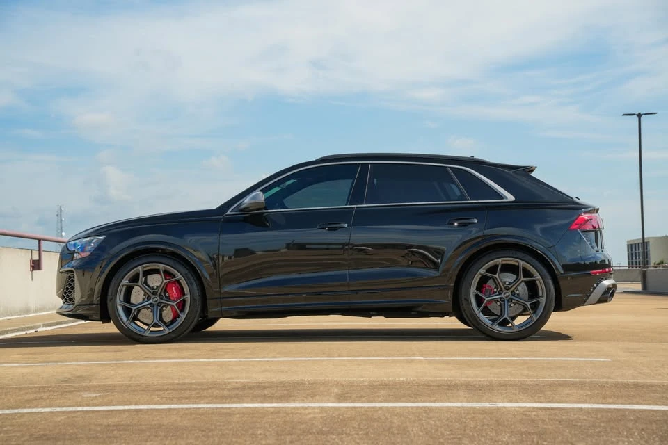 2025 Audi RS Q8 - Image 4 of 19