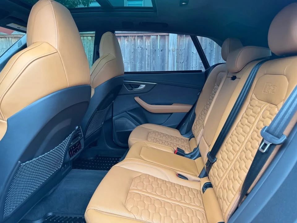 2025 Audi RS Q8 Performance - Image 12 of 15