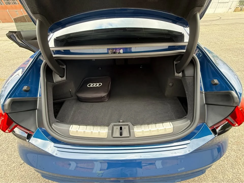 2025 Audi e-tron GT - Image 13 of 20