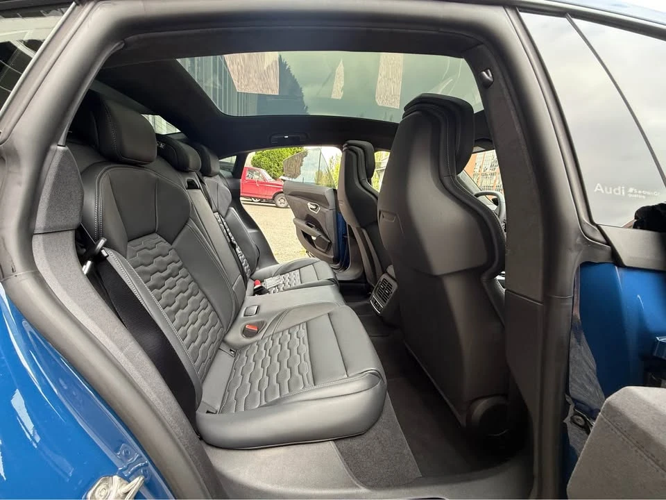 2025 Audi e-tron GT - Image 15 of 20