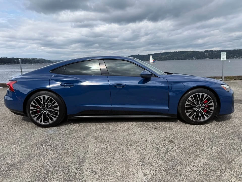 2025 Audi e-tron GT - Image 7 of 20
