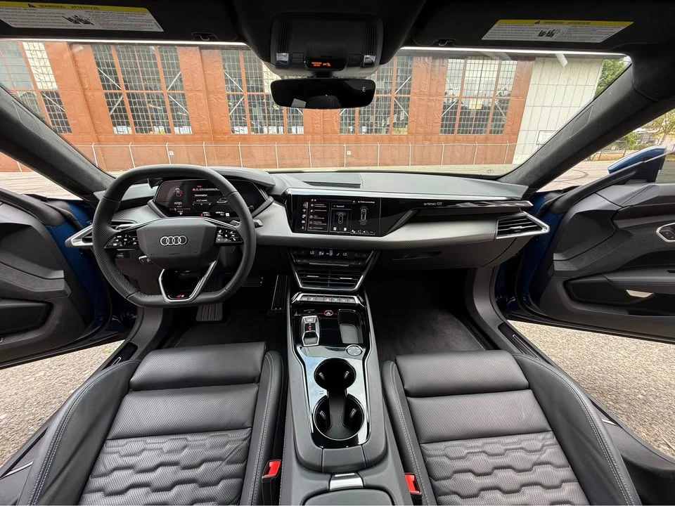 2025 Audi e-tron GT - Image 18 of 20