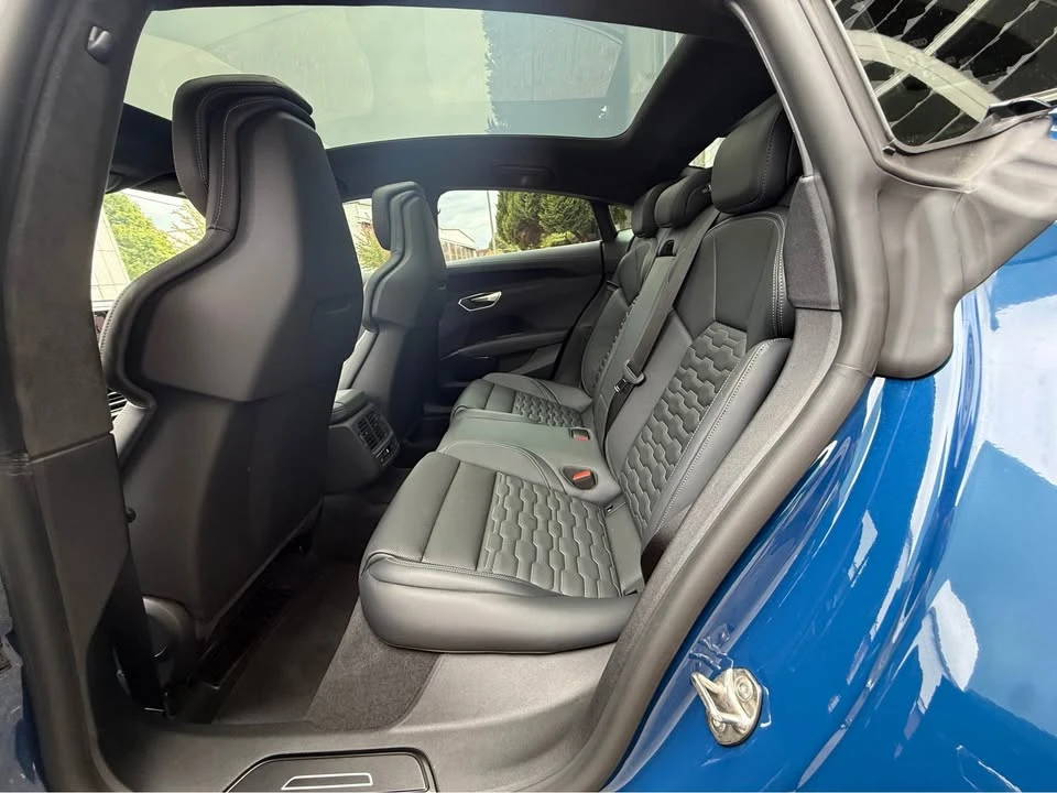 2025 Audi e-tron GT - Image 12 of 20