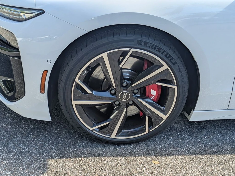 2025 Audi C8 S6 - Image 16 of 31