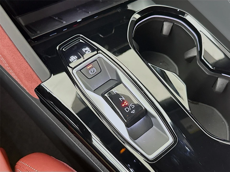2025 Audi FY SQ5 - Image 10 of 14