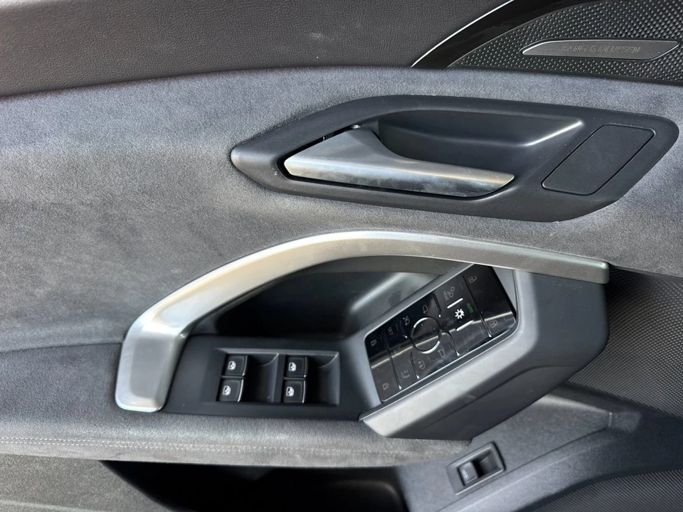 2025 Audi FY SQ5 - Image 11 of 31