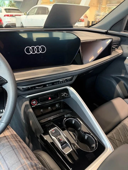 2025 Audi FY SQ5 - Image 13 of 18