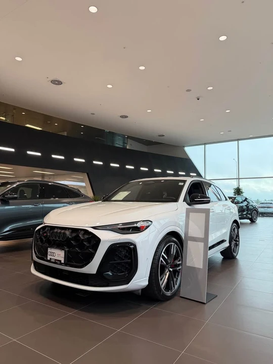 2025 Audi FY SQ5 - Image 2 of 18