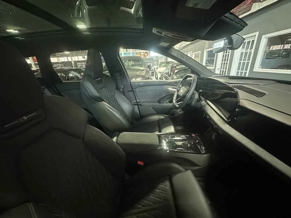 2025 Audi Q6 e-tron - Image 5 of 8